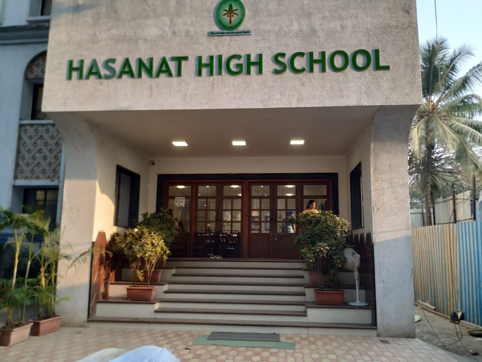 Hasanat High School - Home